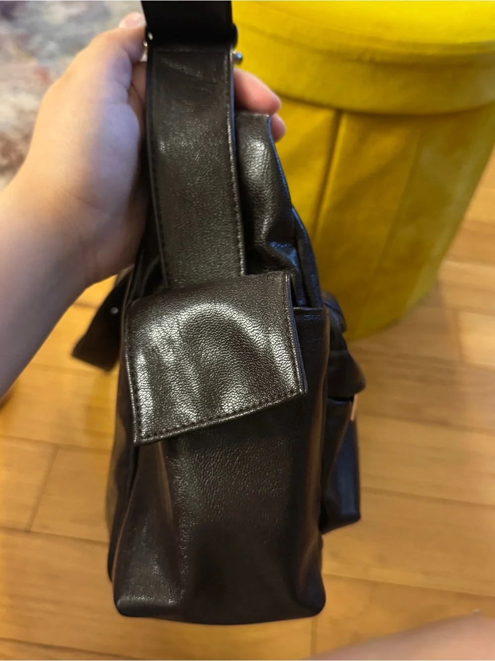 SAMO ONDOH cross utility bag M in goat chocolate